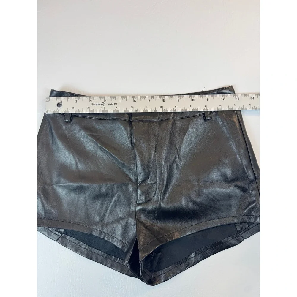 Forever 21 Womens Pleather Shorts Small Black Y2K Edgy Going Out